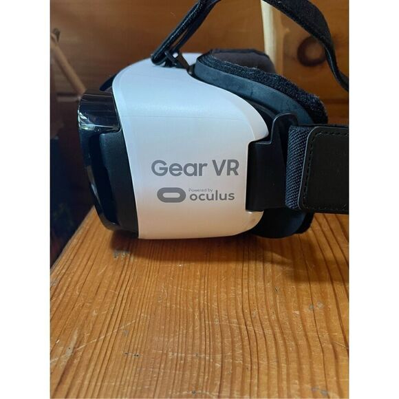 SAMSUNG Gear VR Virtual Reality Oculus Headset Glasses SM-R322 White - Picture 6 of 6